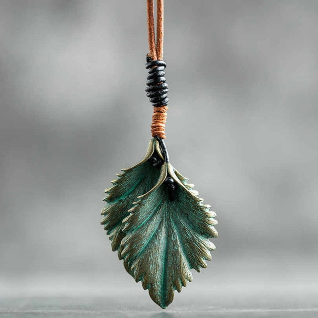 Vintage Leaf Necklace Organic Feeling Green Leather Lace